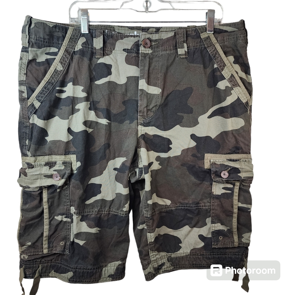 Urban Pipeline Cargo Shorts‎ Men 38 Green Camo Camouflage Outdoor Hits At Knee